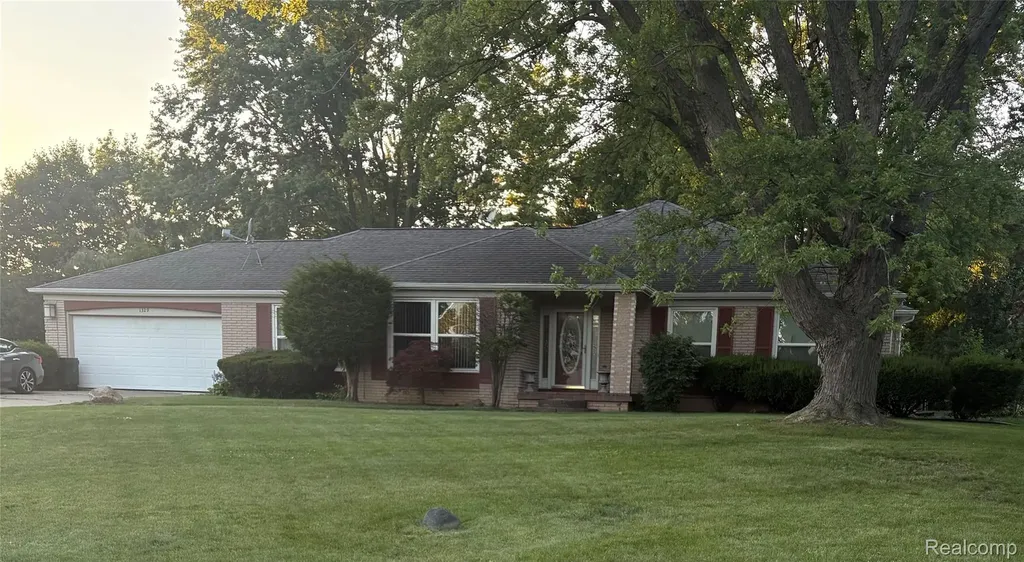 1329 Arrowwood Lane Grand Blanc Charter Township MI 48439