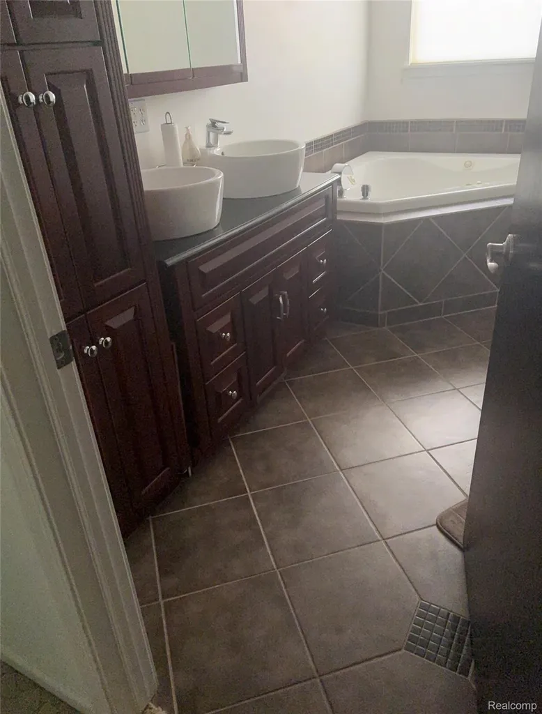 1329 Arrowwood Lane Grand Blanc Charter Township MI 48439