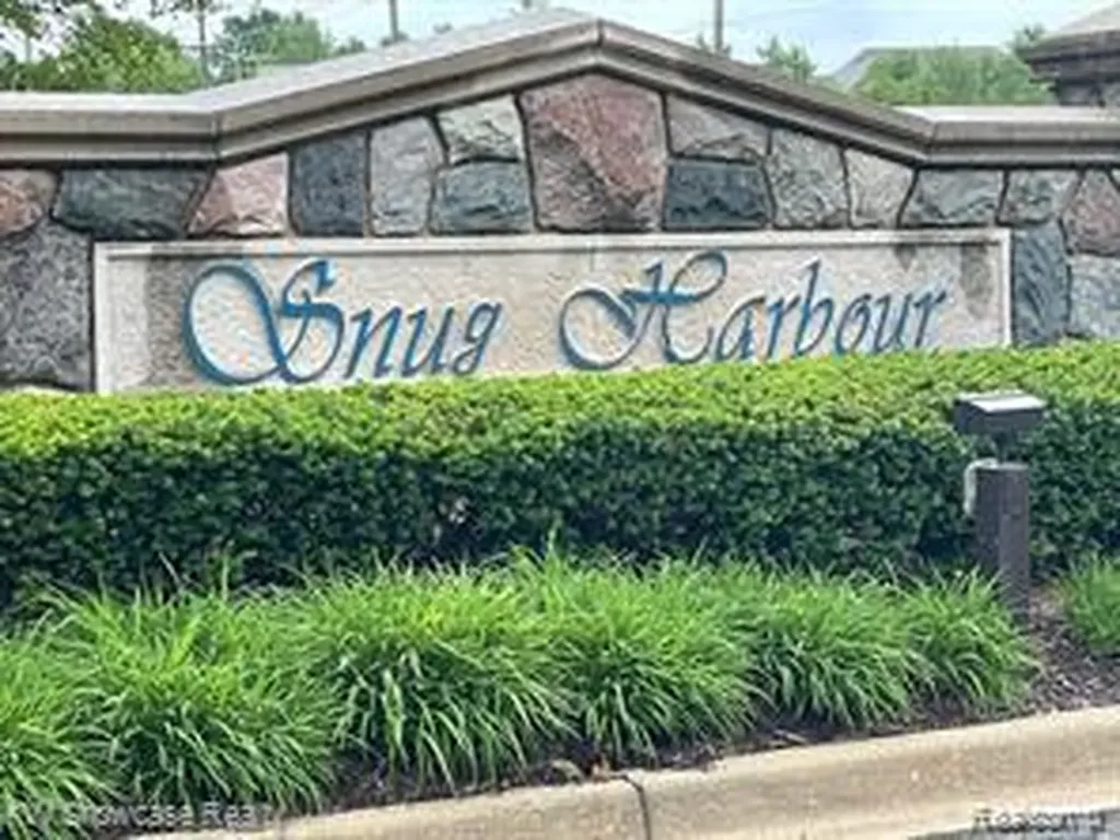 Vac Newport Way Drive Waterford Charter Township MI 48329