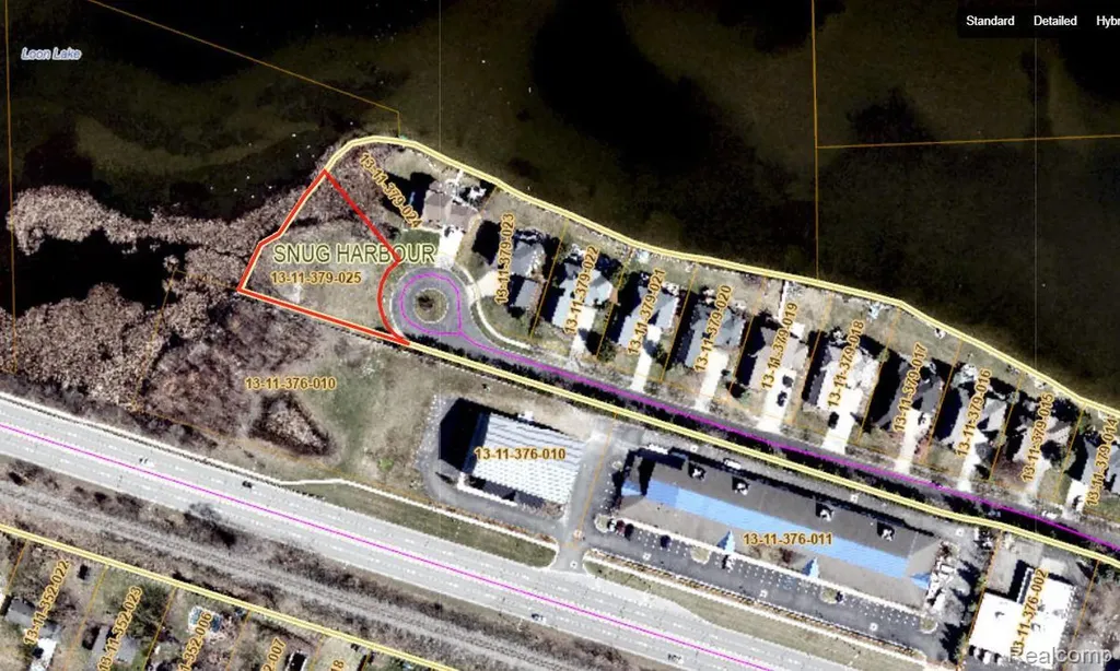 Vac Newport Way Drive Waterford Charter Township MI 48329