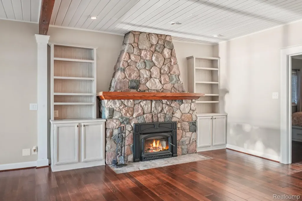 4123 Windiate Park Drive Waterford Charter Township MI 48329