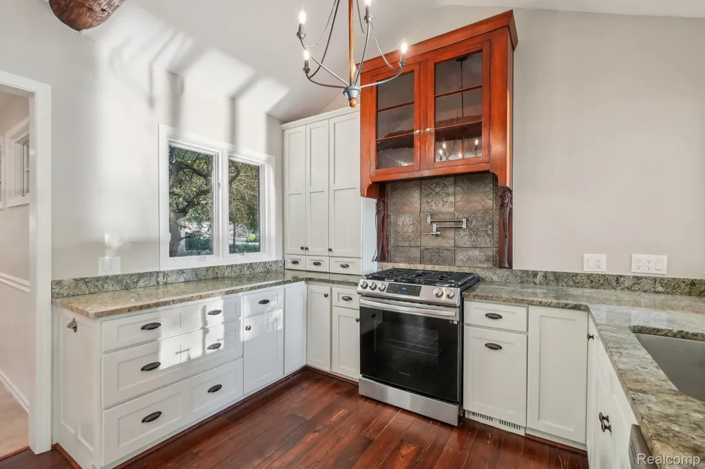4123 Windiate Park Drive Waterford Charter Township MI 48329