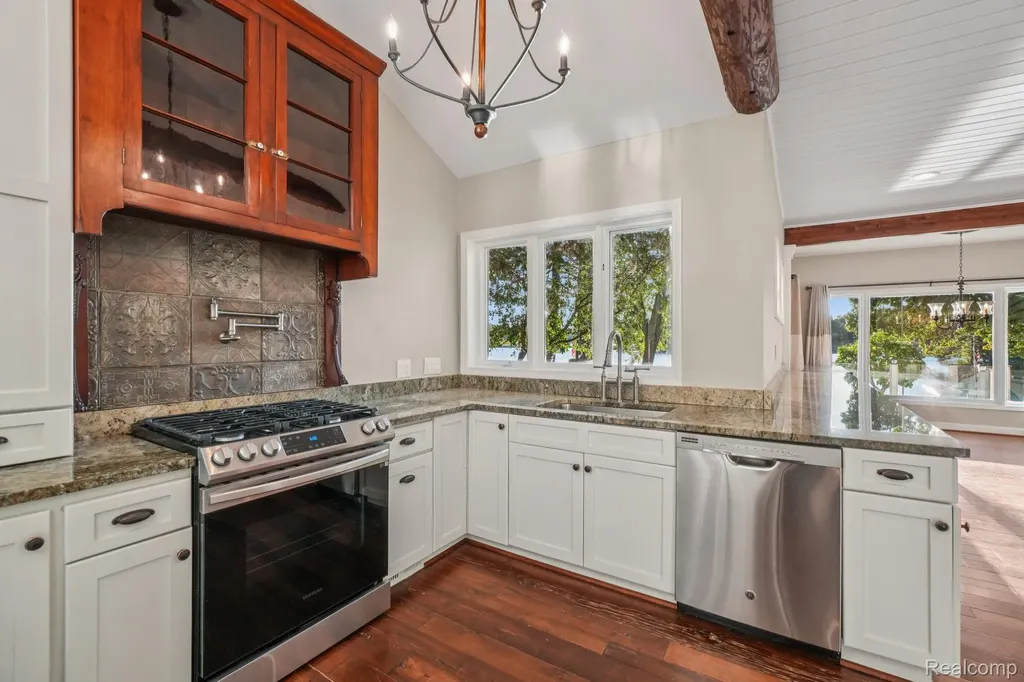 4123 Windiate Park Drive Waterford Charter Township MI 48329
