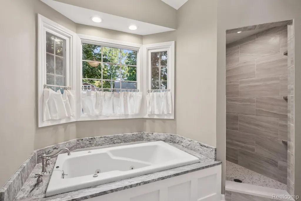 4123 Windiate Park Drive Waterford Charter Township MI 48329