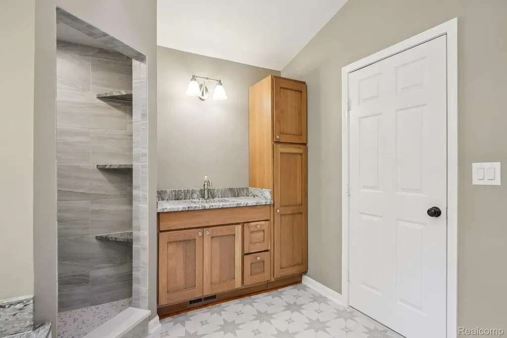 4123 Windiate Park Drive Waterford Charter Township MI 48329