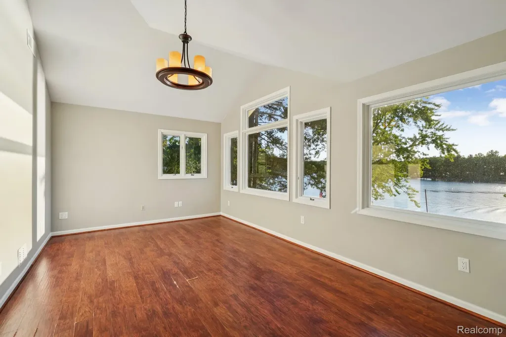 4123 Windiate Park Drive Waterford Charter Township MI 48329