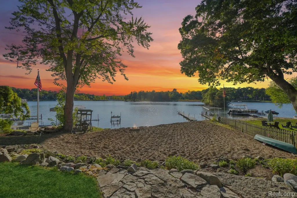 4123 Windiate Park Drive Waterford Charter Township MI 48329