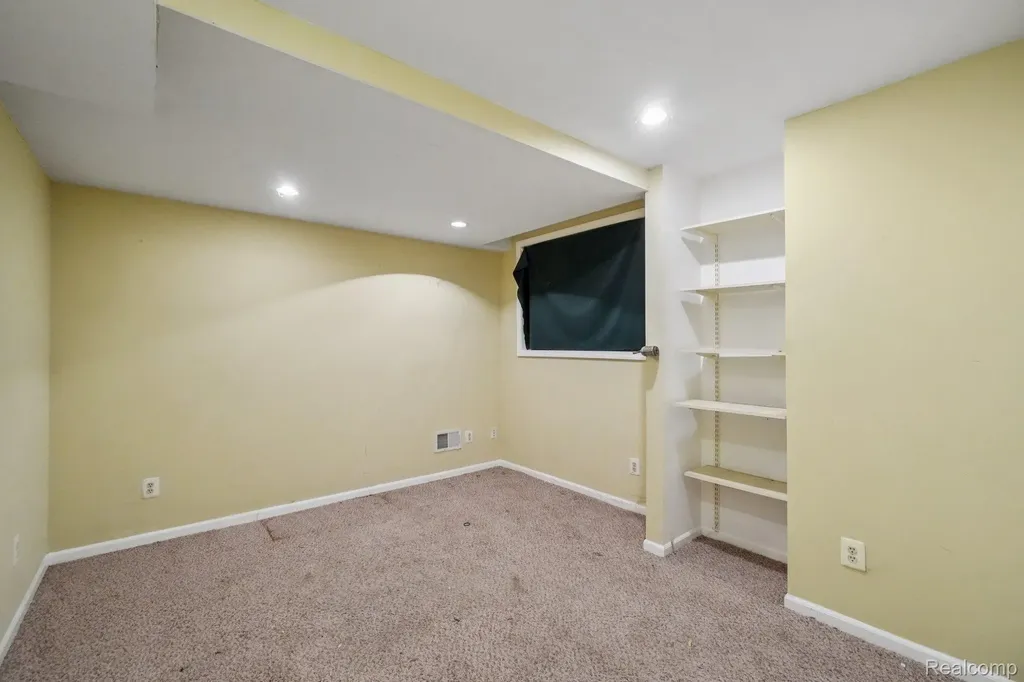 4123 Windiate Park Drive Waterford Charter Township MI 48329