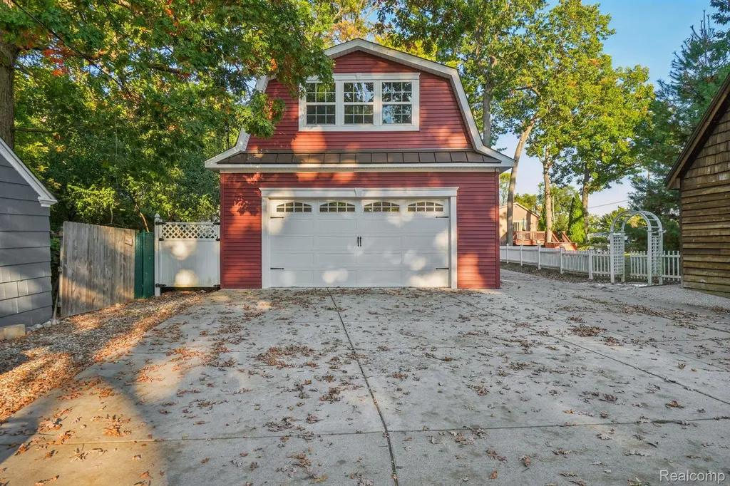 4123 Windiate Park Drive Waterford Charter Township MI 48329