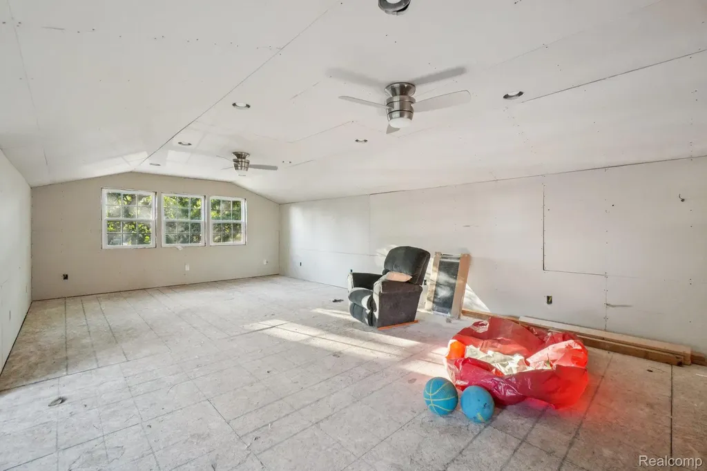 4123 Windiate Park Drive Waterford Charter Township MI 48329