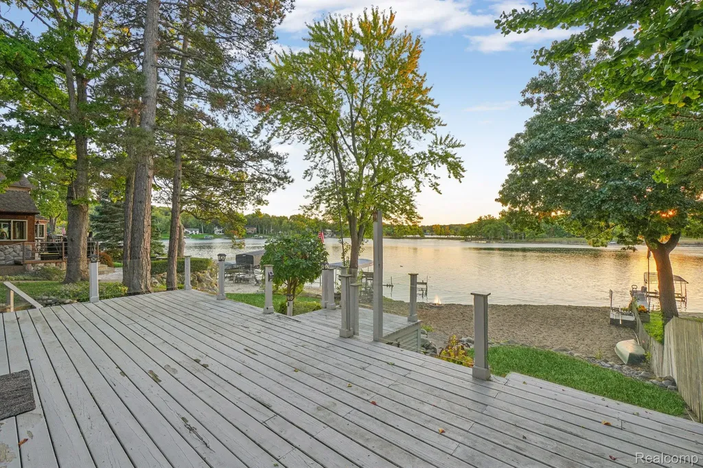 4123 Windiate Park Drive Waterford Charter Township MI 48329