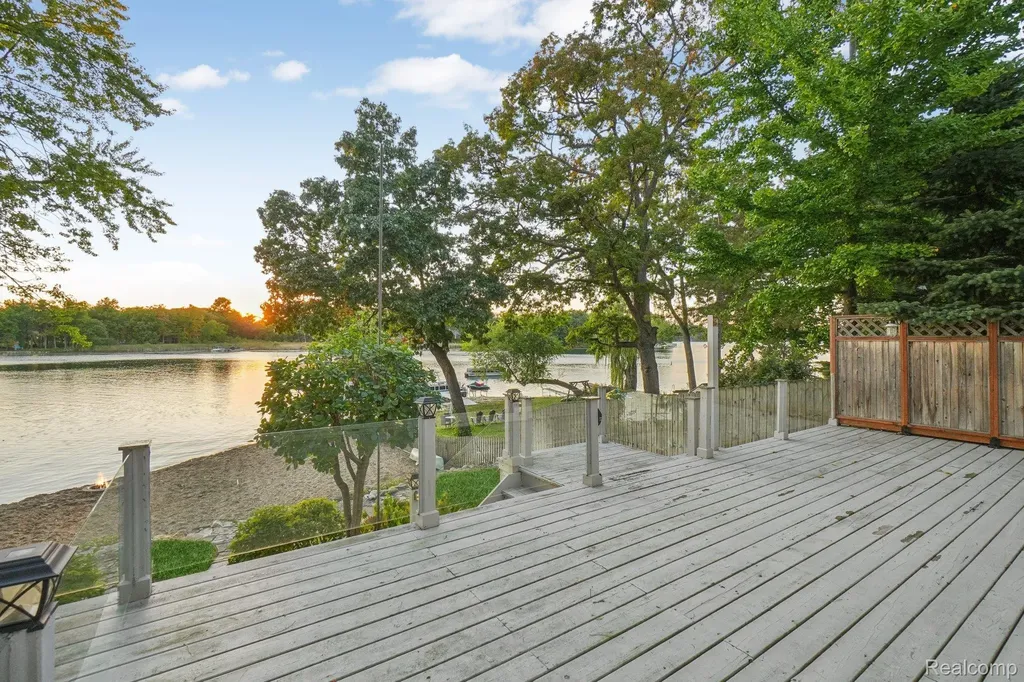 4123 Windiate Park Drive Waterford Charter Township MI 48329