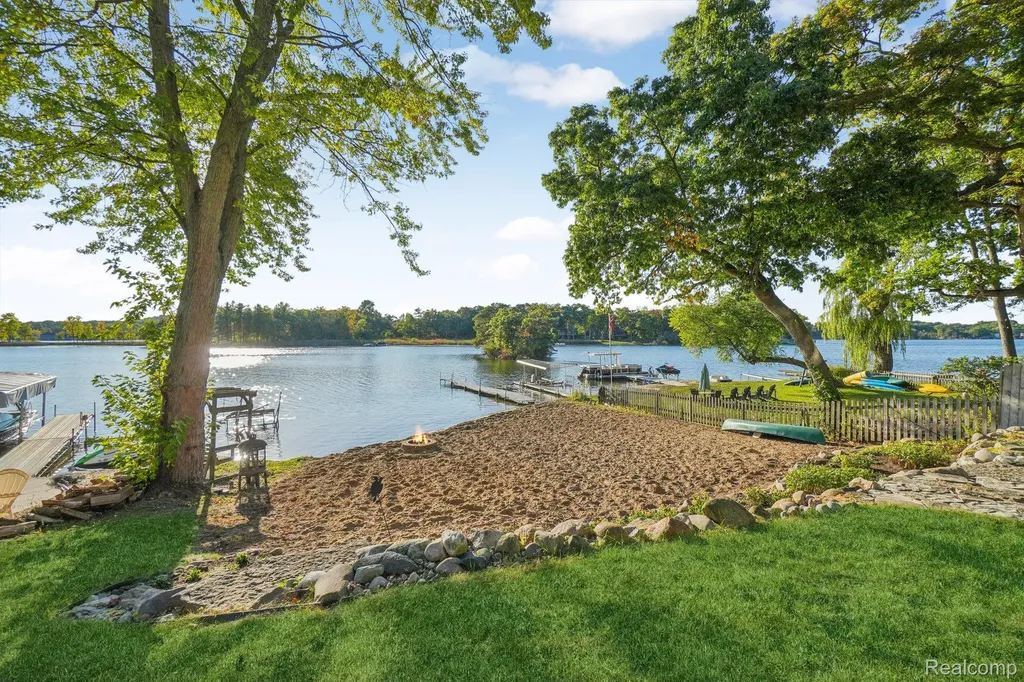 4123 Windiate Park Drive Waterford Charter Township MI 48329