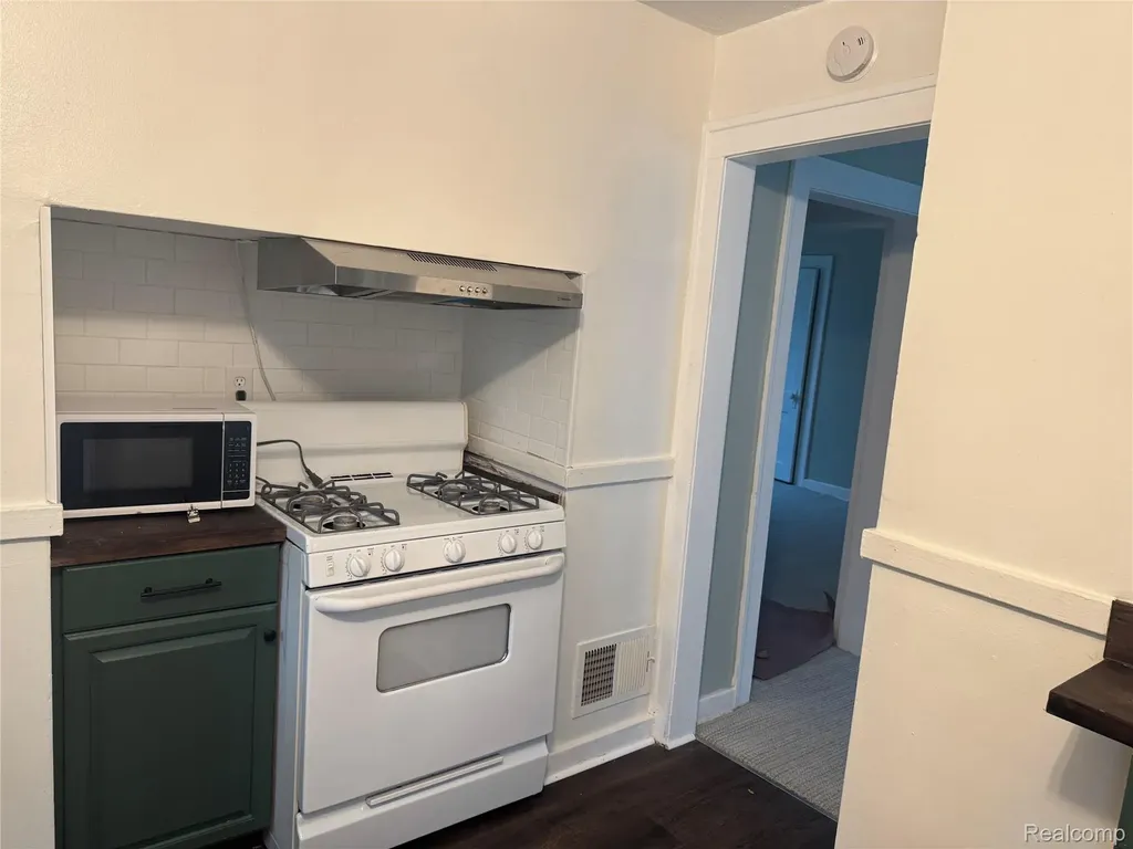 1465 Maryland Street Grosse Pointe Park City MI 48230