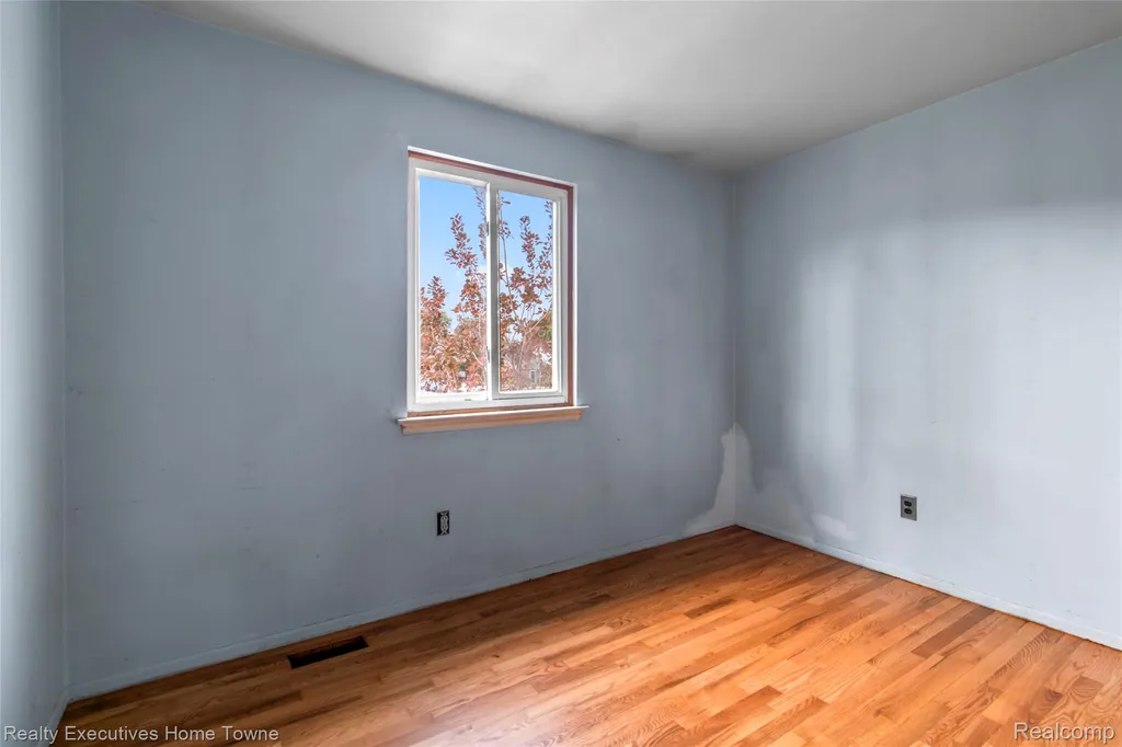 27962 Eastwick Square Roseville City MI 48066