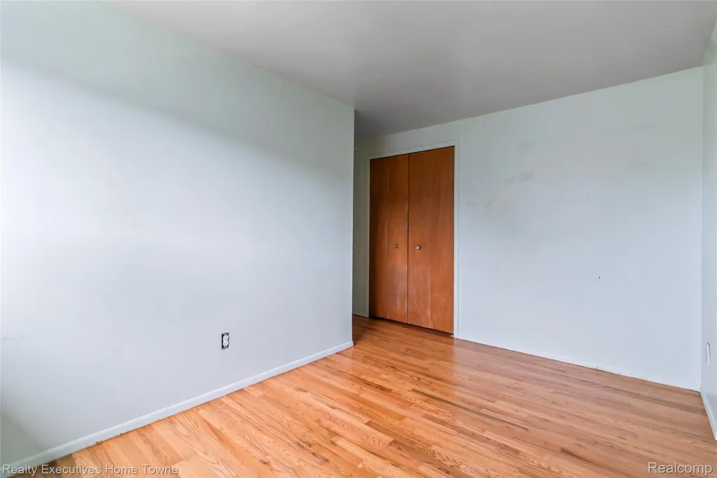 27962 Eastwick Square Roseville City MI 48066