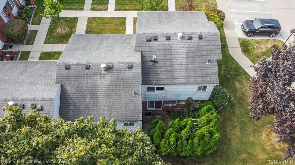 27962 Eastwick Square Roseville City MI 48066