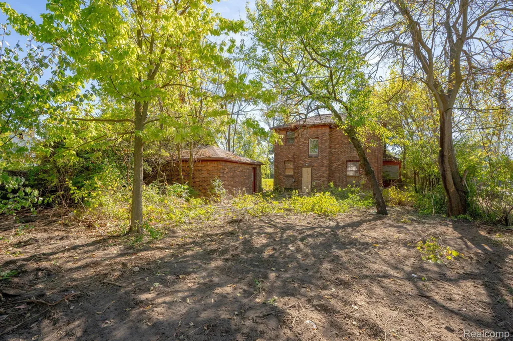 300 W Nevada Street Highland Park City MI 48203