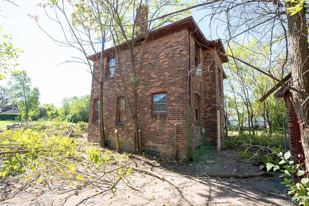 300 W Nevada Street Highland Park City MI 48203
