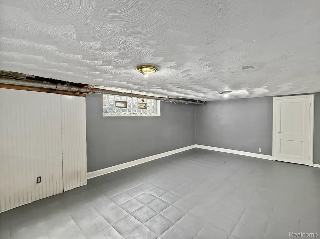 13610 Woodmont Avenue Detroit City MI 48227