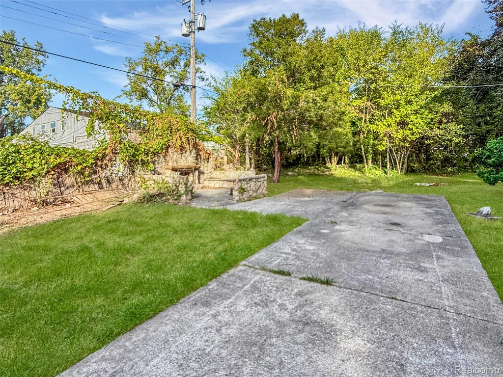 13610 Woodmont Avenue Detroit City MI 48227