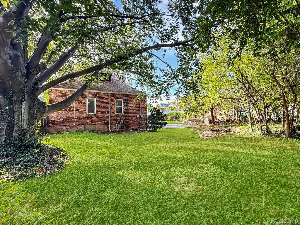 13610 Woodmont Avenue Detroit City MI 48227