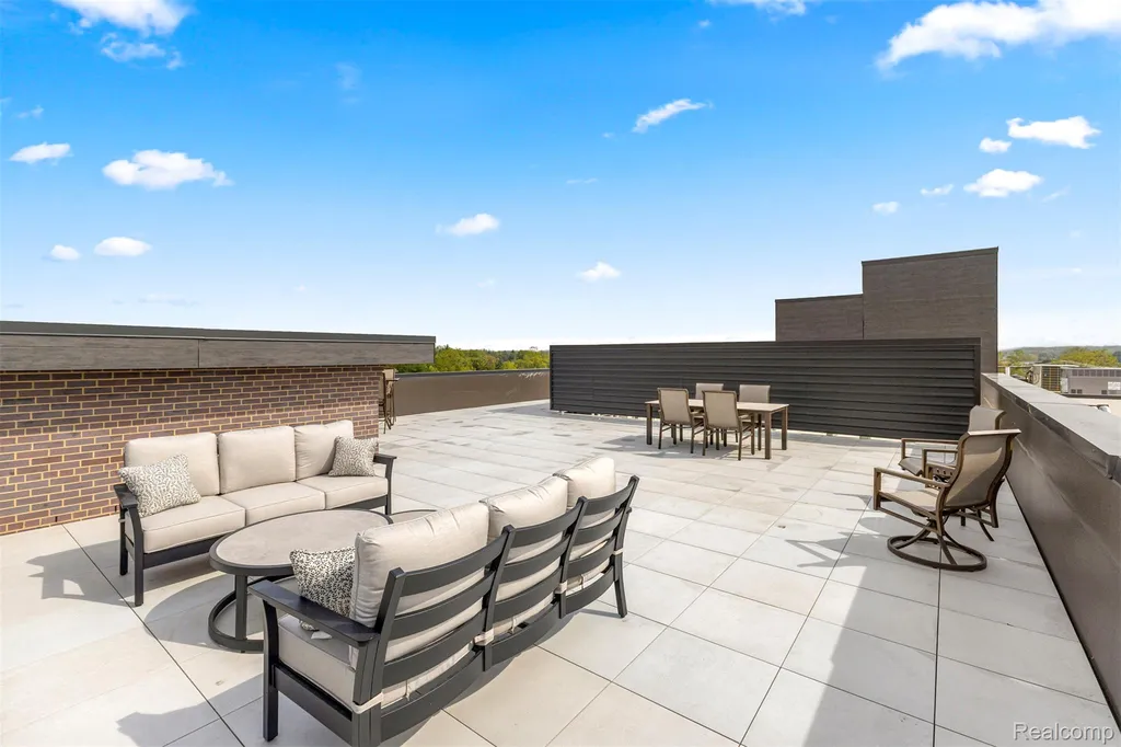 156 N Center Unit 303 Northville City MI 48167
