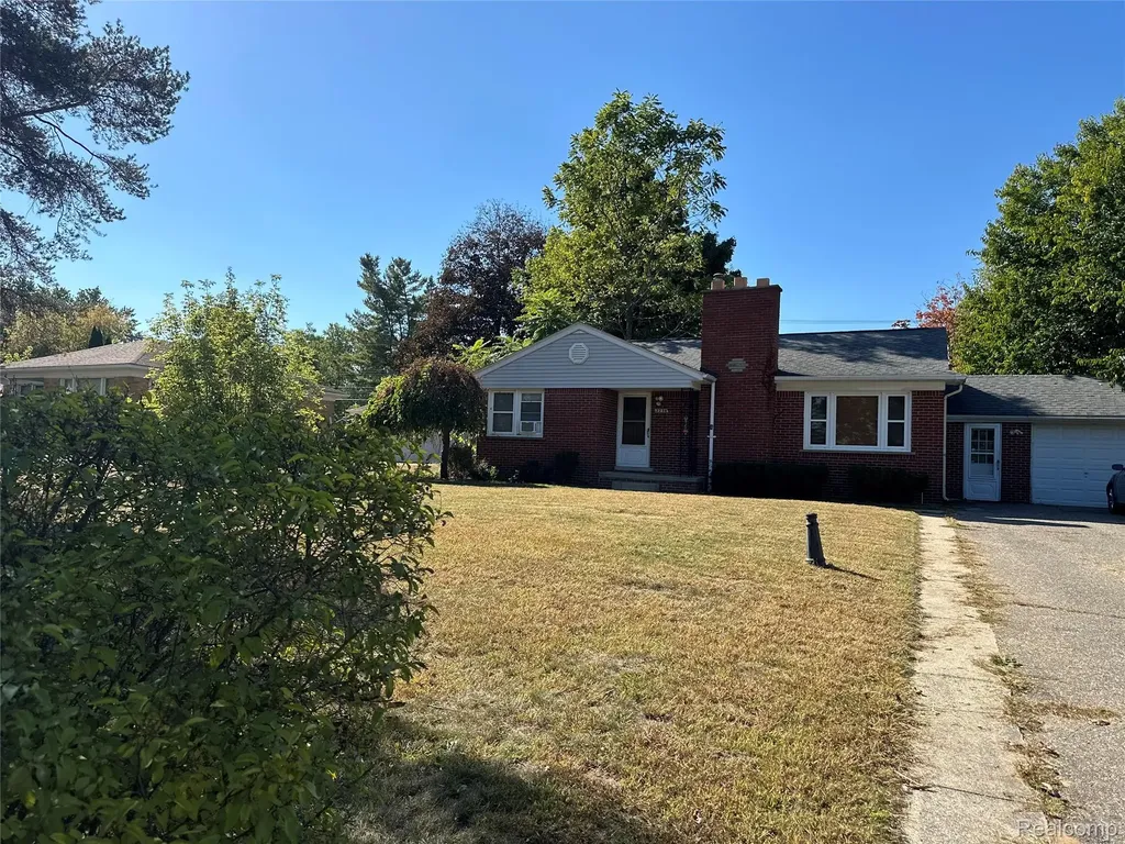 2216 Middlebelt Road West Bloomfield Charter Township MI 48324