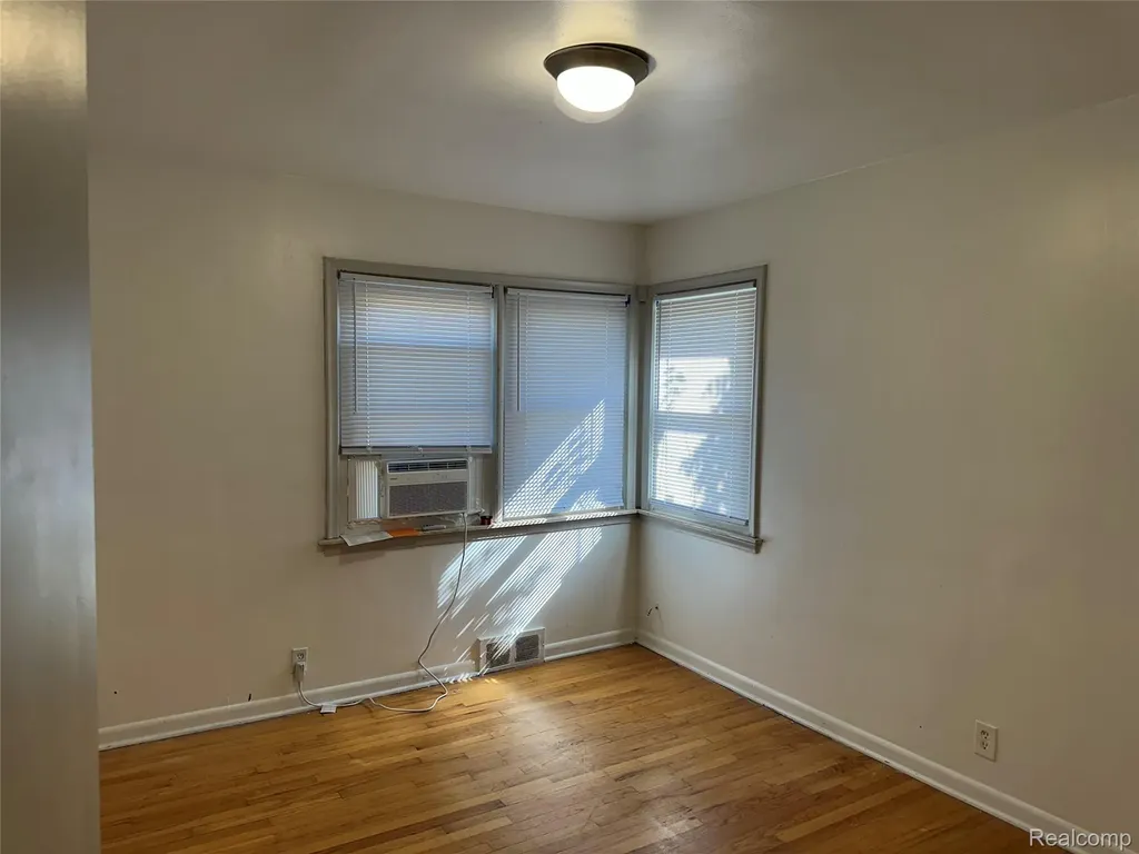 2216 Middlebelt Road West Bloomfield Charter Township MI 48324