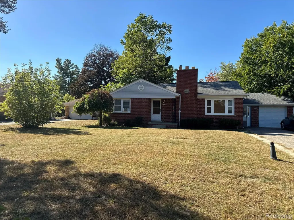 2216 Middlebelt Road West Bloomfield Charter Township MI 48324