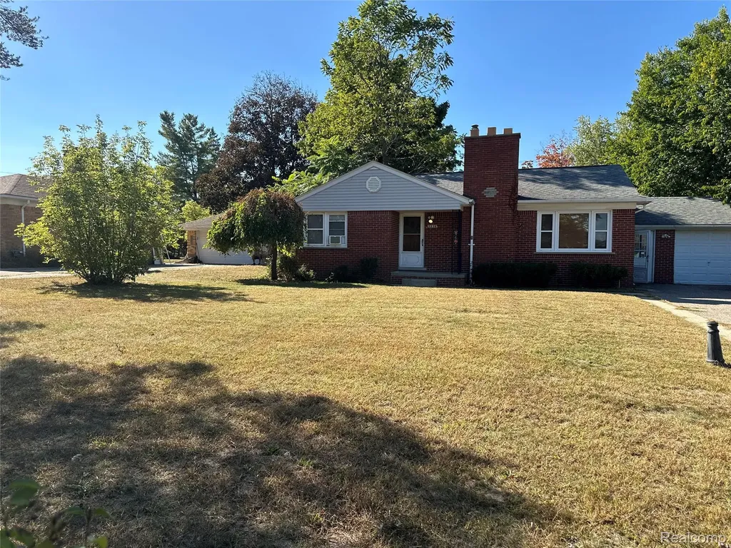 2216 Middlebelt Road West Bloomfield Charter Township MI 48324