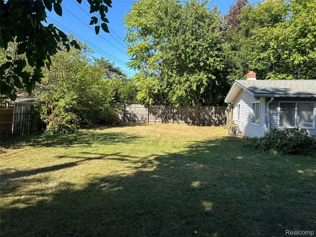 2216 Middlebelt Road West Bloomfield Charter Township MI 48324