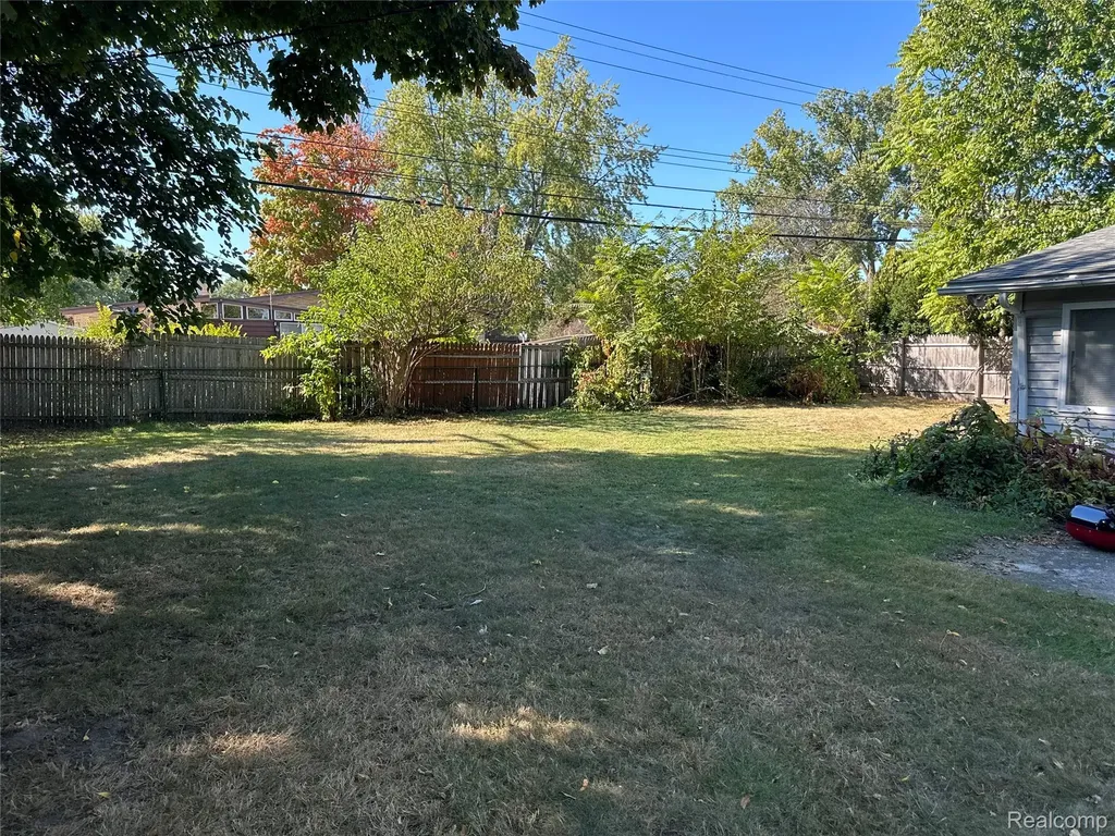 2216 Middlebelt Road West Bloomfield Charter Township MI 48324