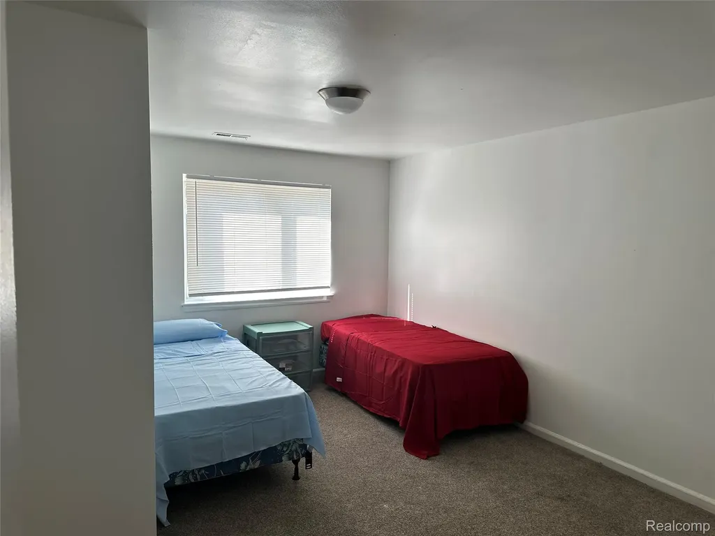 2216 Middlebelt Road West Bloomfield Charter Township MI 48324