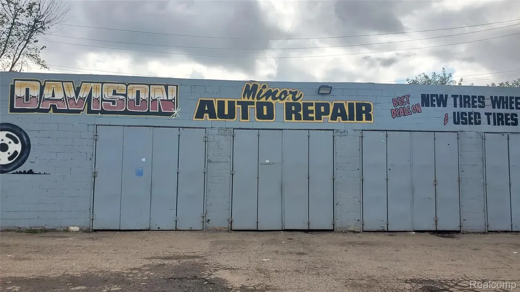 2933 W Davison Avenue W Detroit City MI 48238