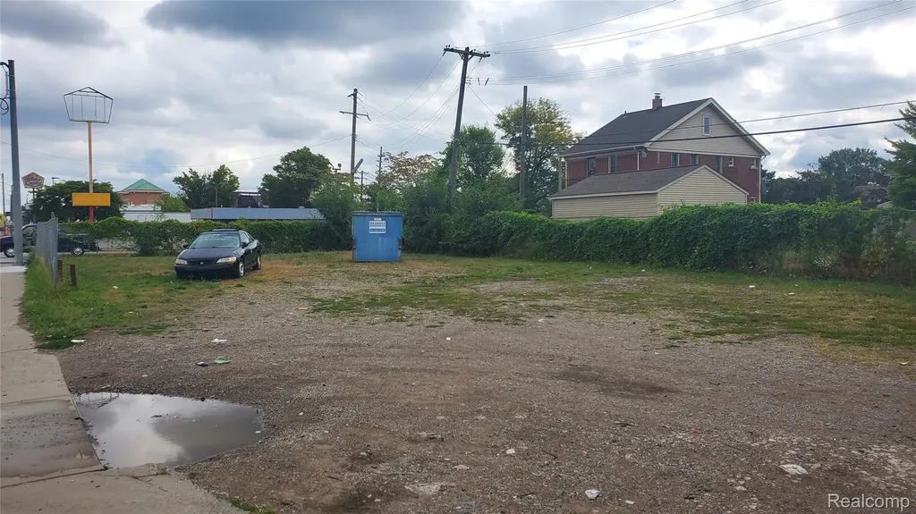 2933 W Davison Avenue W Detroit City MI 48238