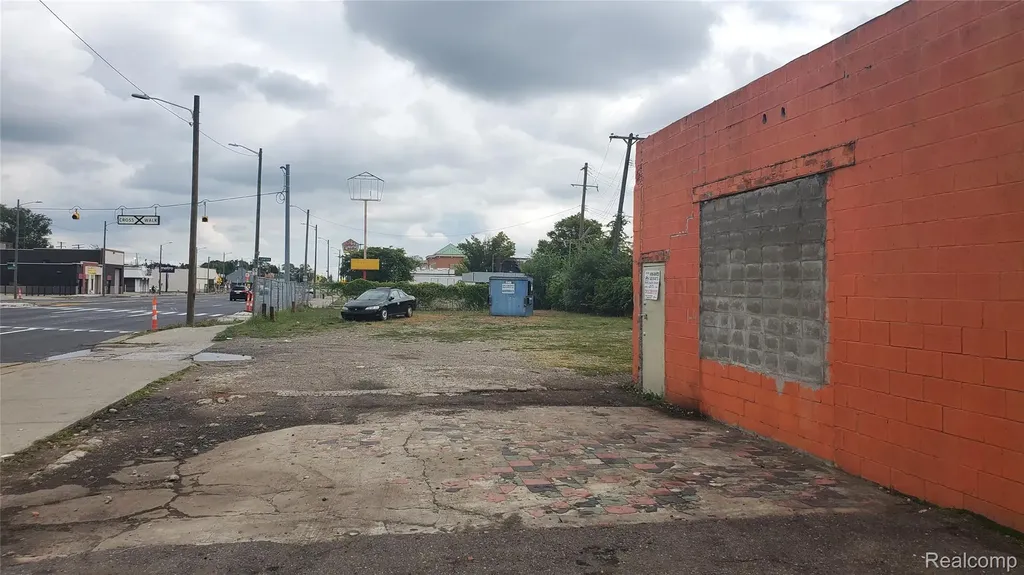 2933 W Davison Avenue W Detroit City MI 48238