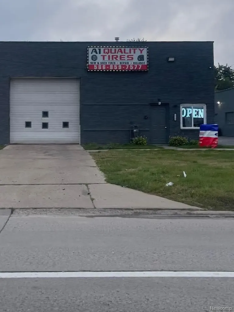 2933 W Davison Avenue W Detroit City MI 48238