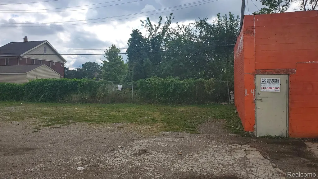2933 W Davison Avenue W Detroit City MI 48238