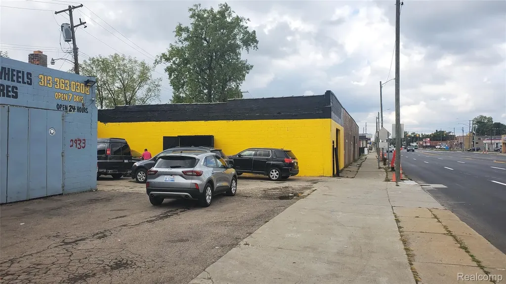 2933 W Davison Avenue W Detroit City MI 48238