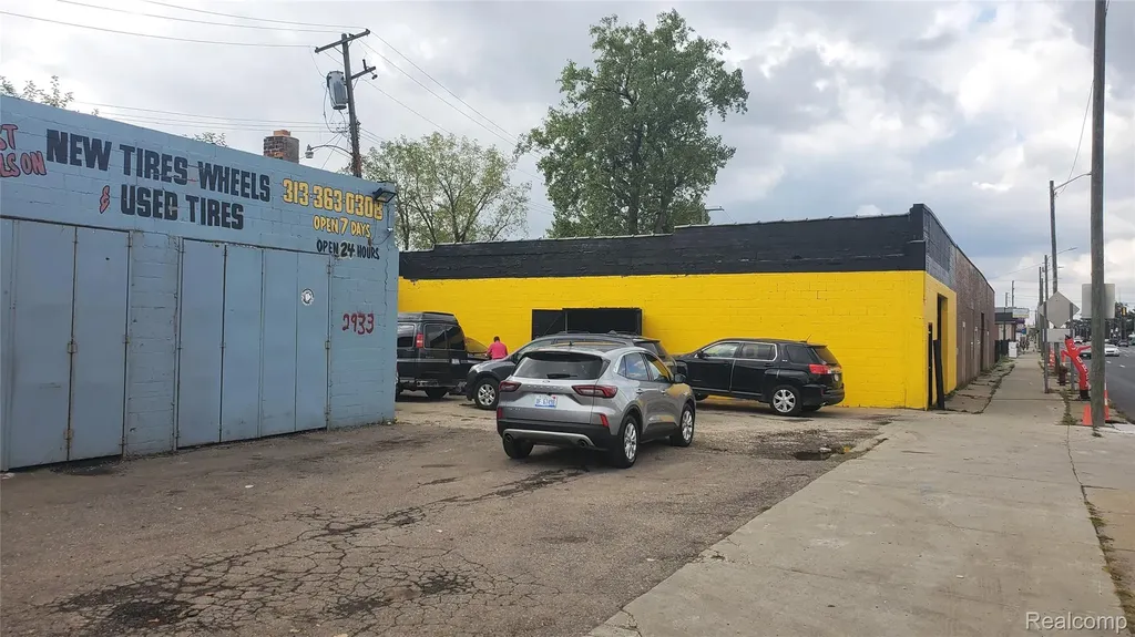 2933 W Davison Avenue W Detroit City MI 48238