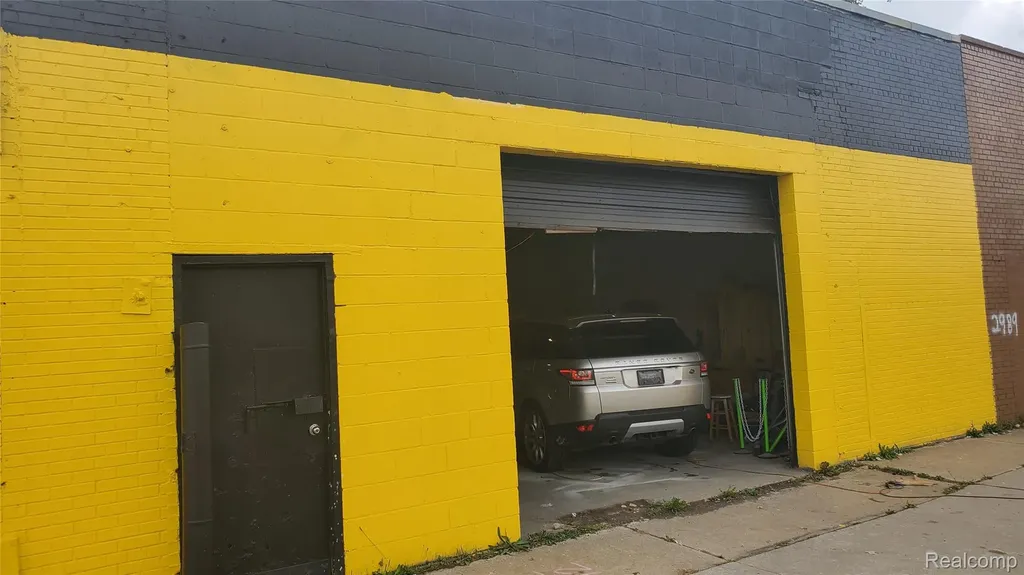 2933 W Davison Avenue W Detroit City MI 48238