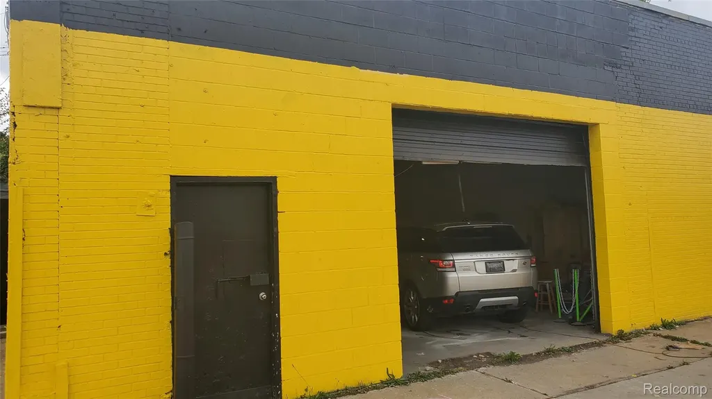 2933 W Davison Avenue W Detroit City MI 48238