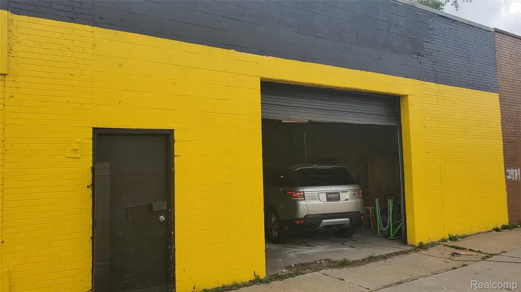 2933 W Davison Avenue W Detroit City MI 48238