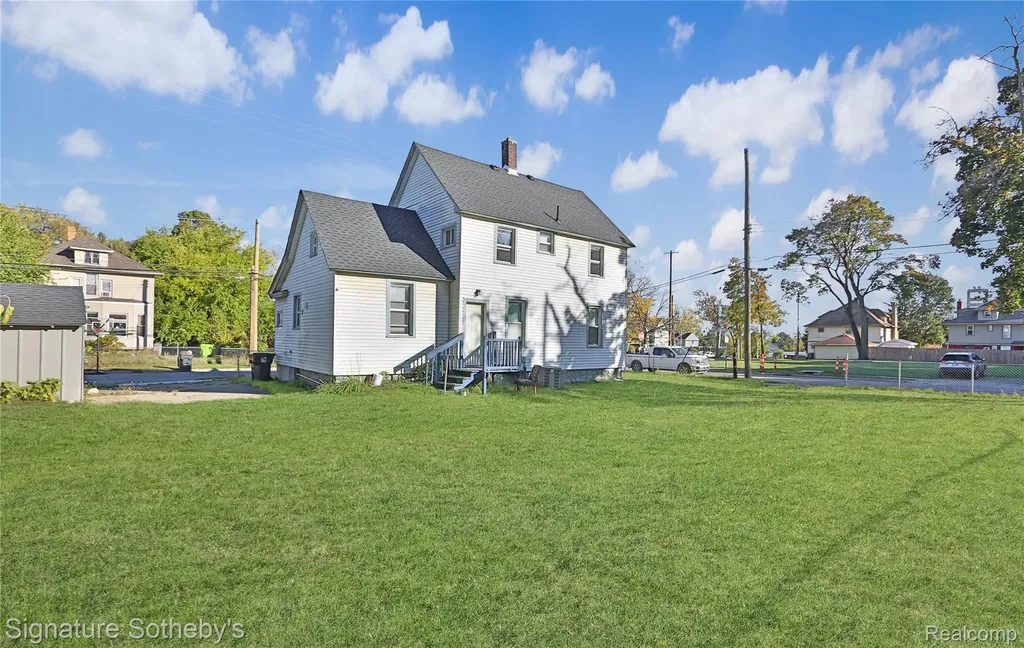 75 Mathews Street Pontiac City MI 48342