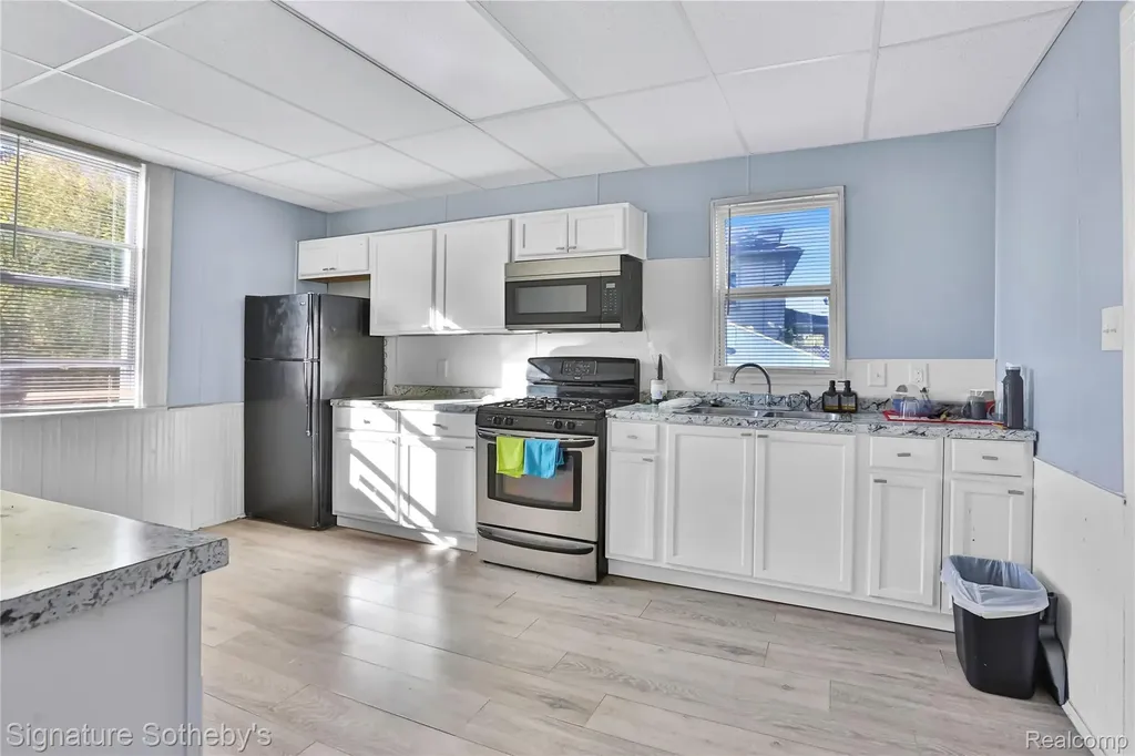 75 Mathews Street Pontiac City MI 48342