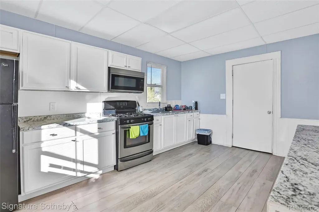 75 Mathews Street Pontiac City MI 48342
