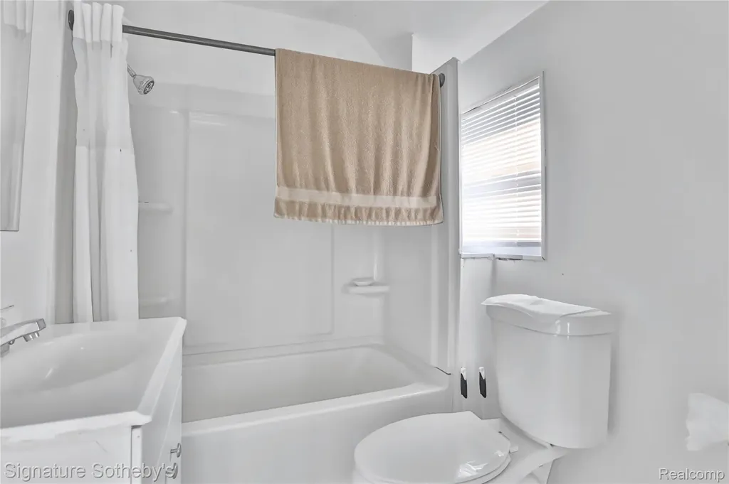 75 Mathews Street Pontiac City MI 48342