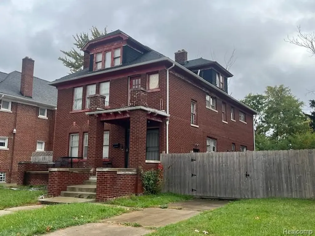 225 W Longwood Place Highland Park City MI 48203