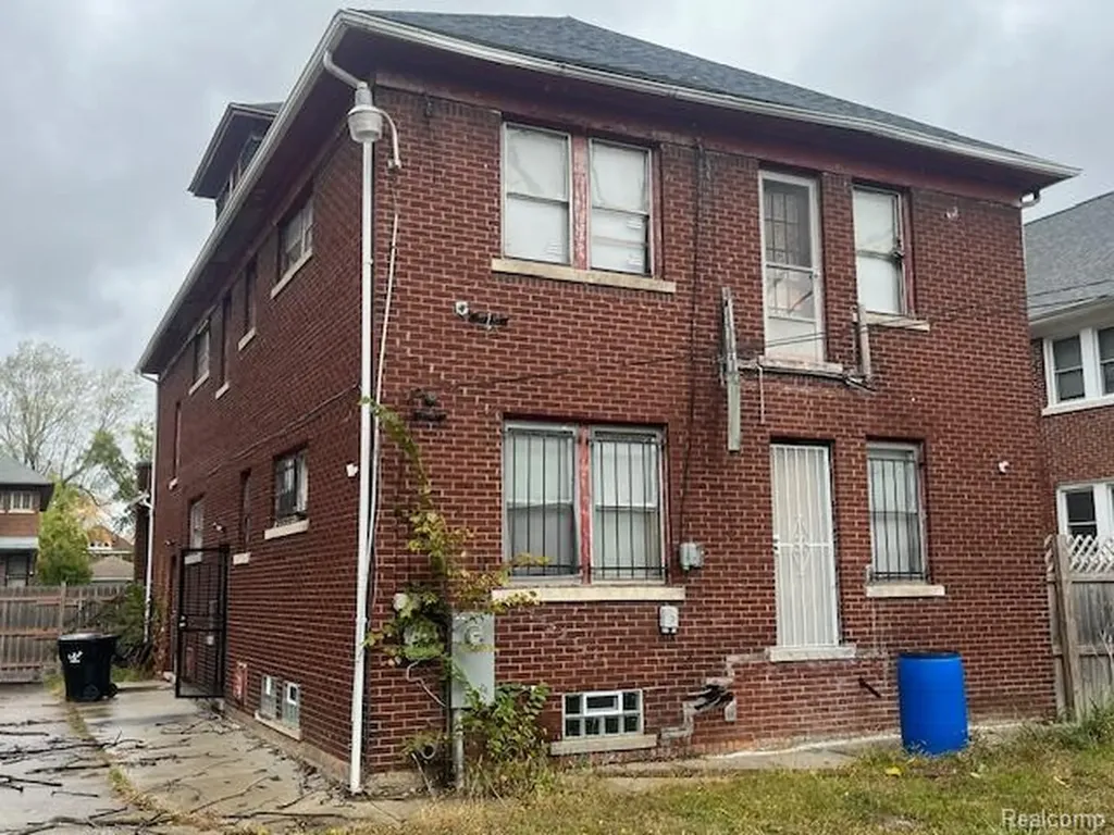 225 W Longwood Place Highland Park City MI 48203